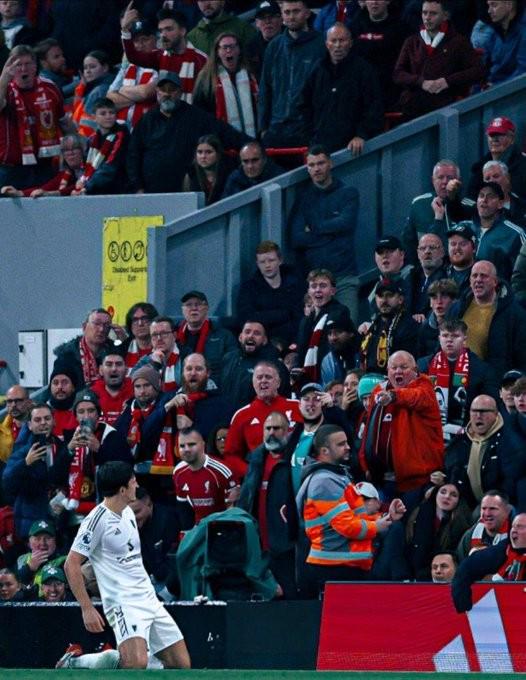 可以回馈他, 离开时, 球迷的支持 可以回馈他, 离开时, 球迷的支持